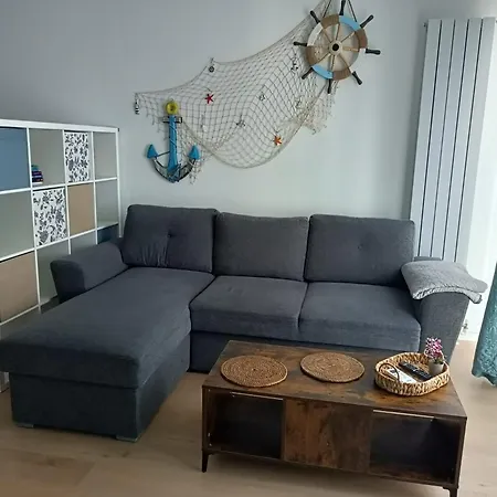 Queen's Blue Wave Apartment *