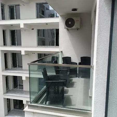 Apartment Queen's Blue Wave
