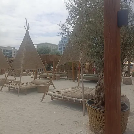 Queen's Blue Wave Apartment Navodari